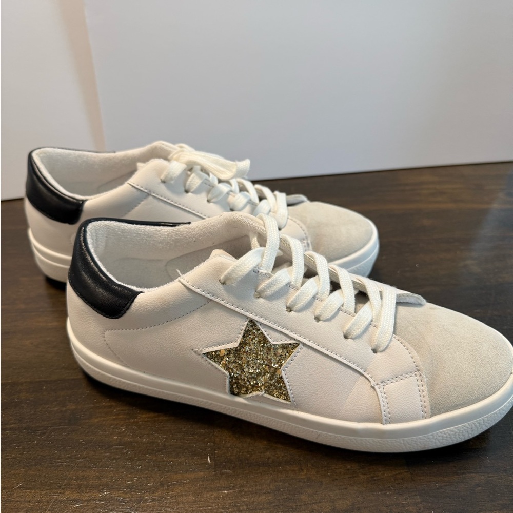 Steve Madden White Sneakers with Black Heel and Gold Star